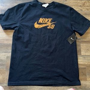Nike T-shirt brand new with tags size large